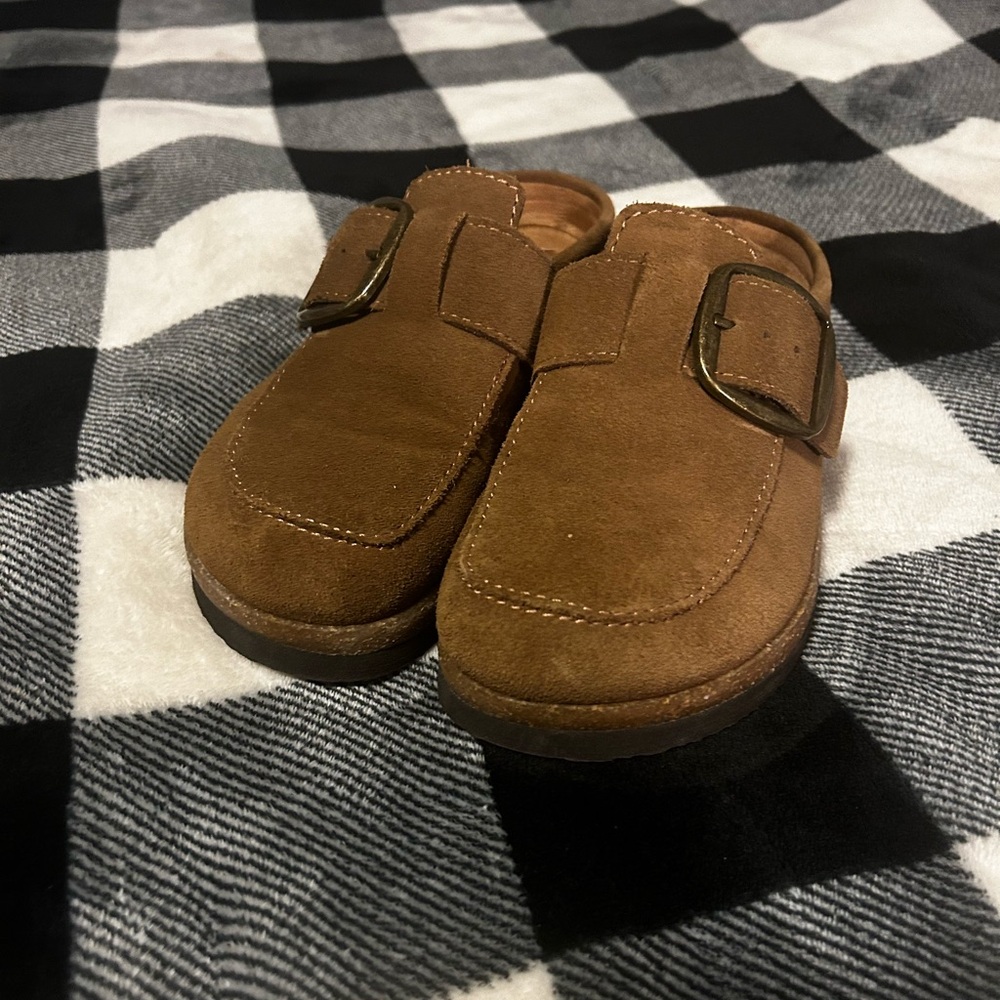 White Mountain leather clogs. 7